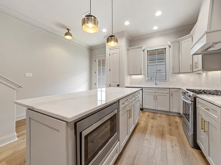 304 Sandstone Ave — Photo 1