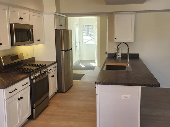 516 Woodruff Lake Rd, Highland, MI 48357
