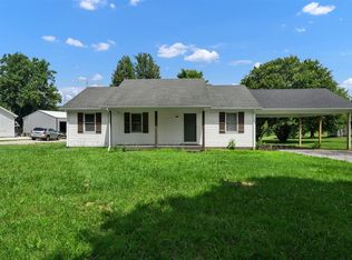 100 Ayers Ln, Scottsville, KY 42164
