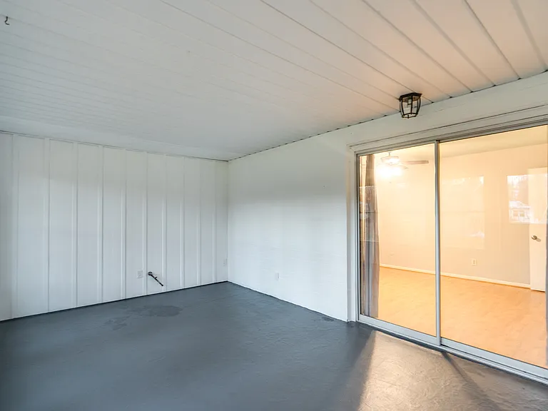 1524 Robin Ln — Photo 24