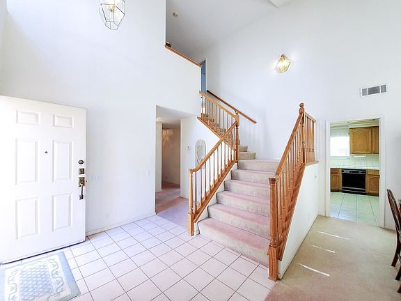 4th image of 1704 Volendam Ave