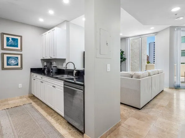 255 Evernia St APT 306, West Palm Beach, FL 33401