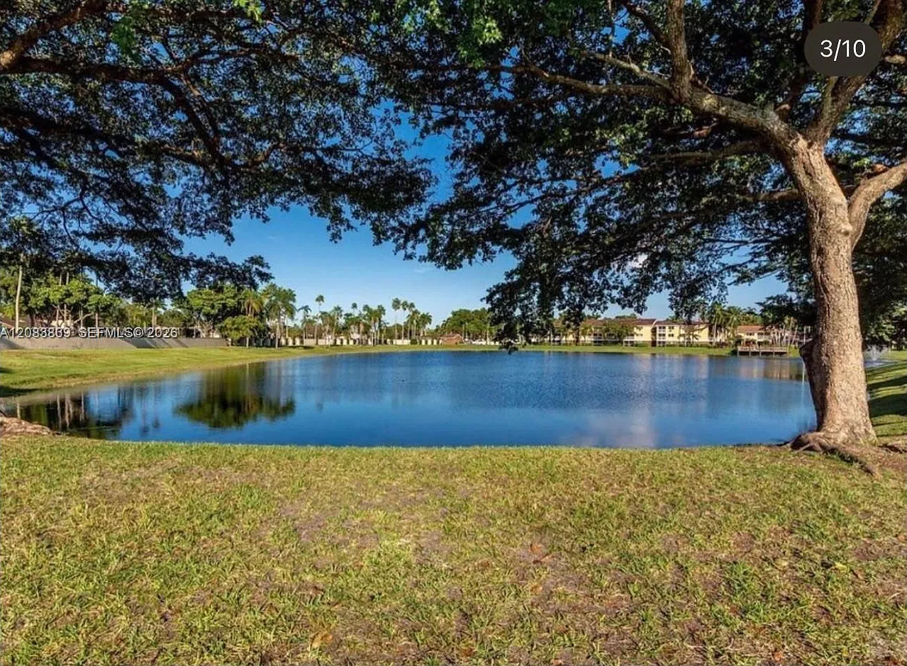 2 bed, 2.0 bath, 929 sqft, $2,900 — Photo 2