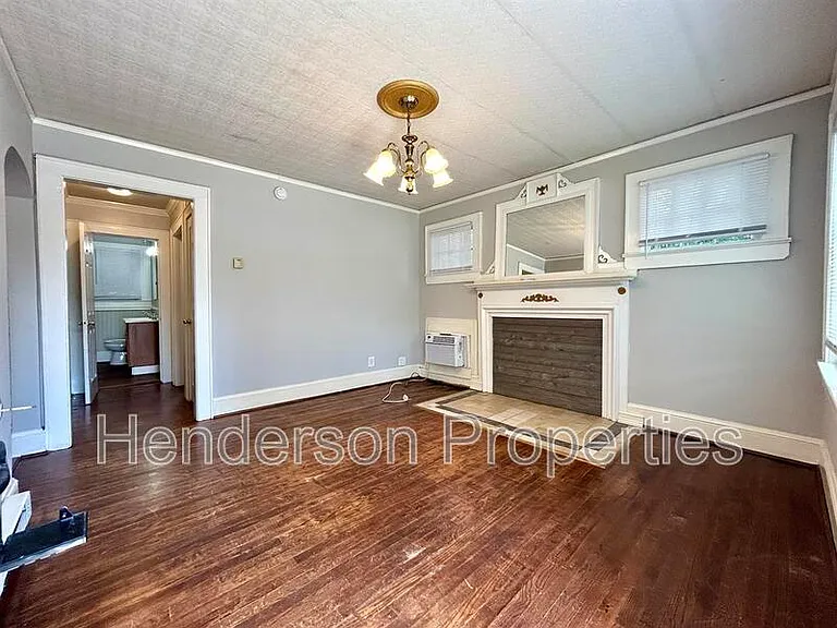 2549 Pinckney Ave — Photo 3