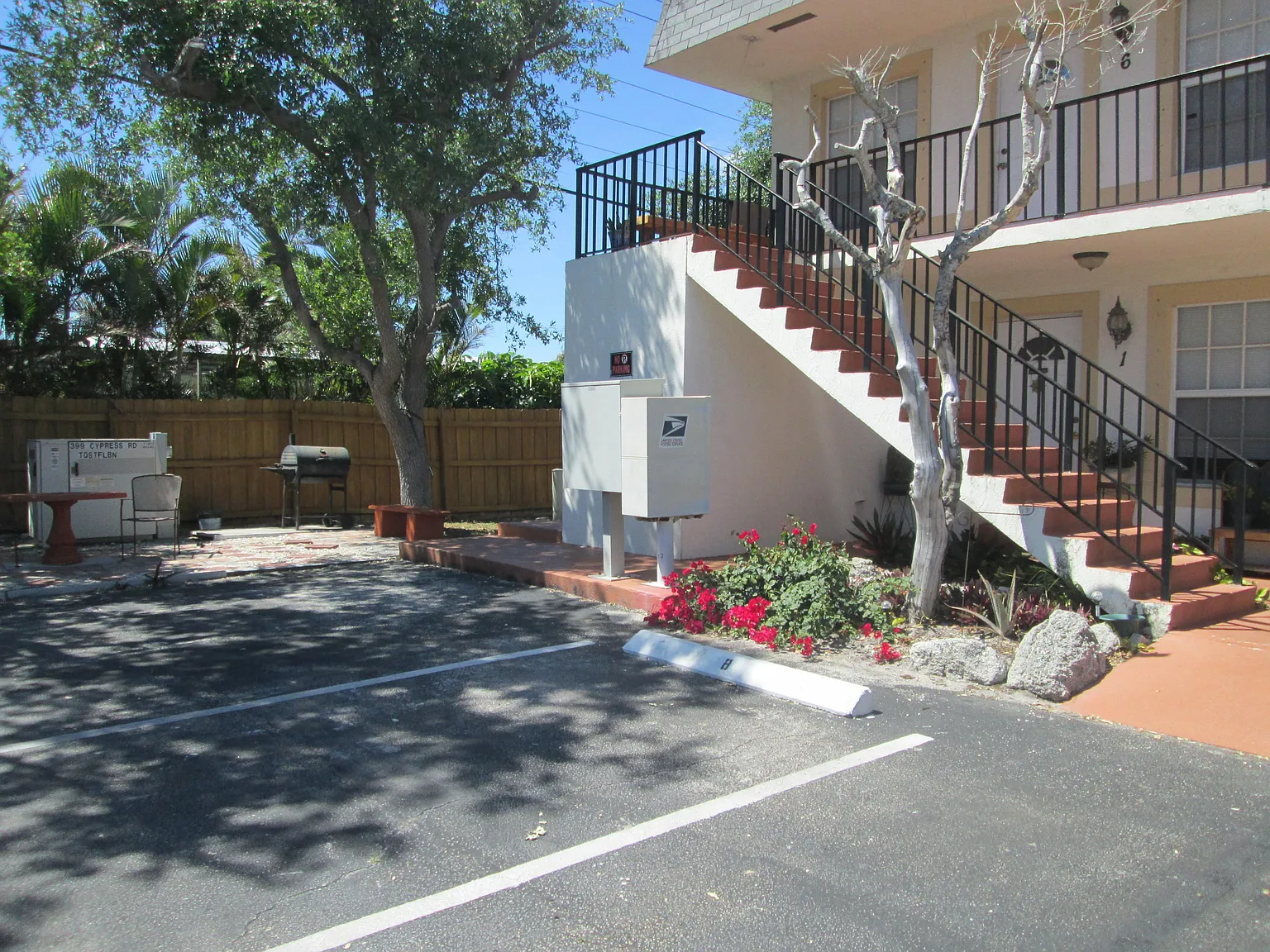 2 bed, 1.5 bath, 960 sqft, $1,900 — Photo 2