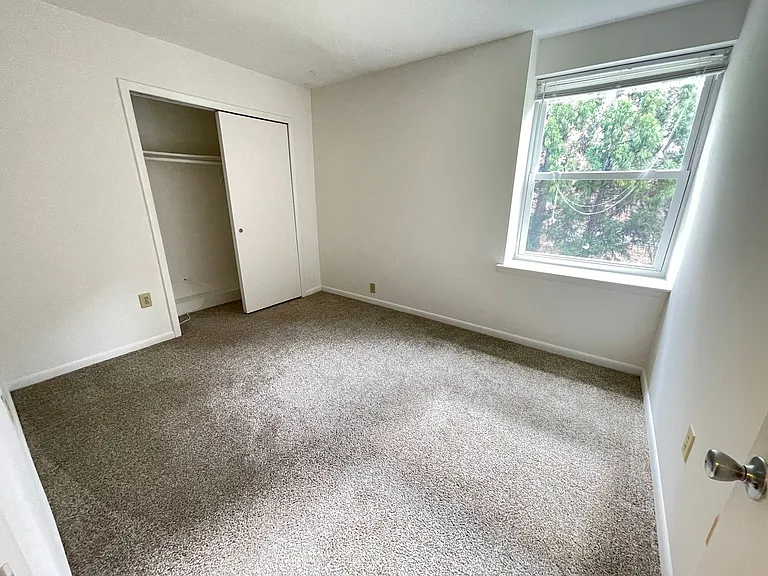 2 Holland Dr — Photo 20