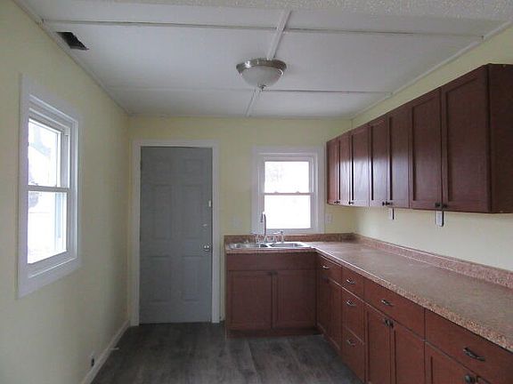 3rd image of 106 Farwell Ave