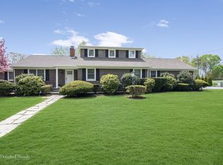 35 Maple Ln, Laurel, NY 11948