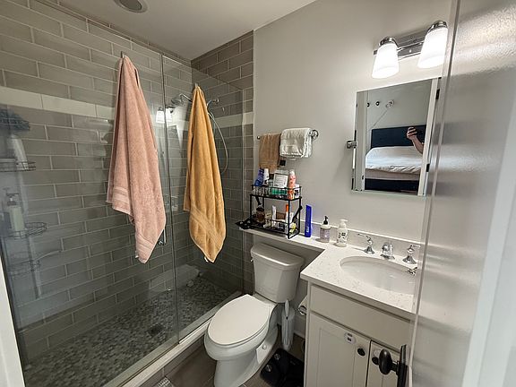 3rd image of 4115 N Kenmore Ave #2
