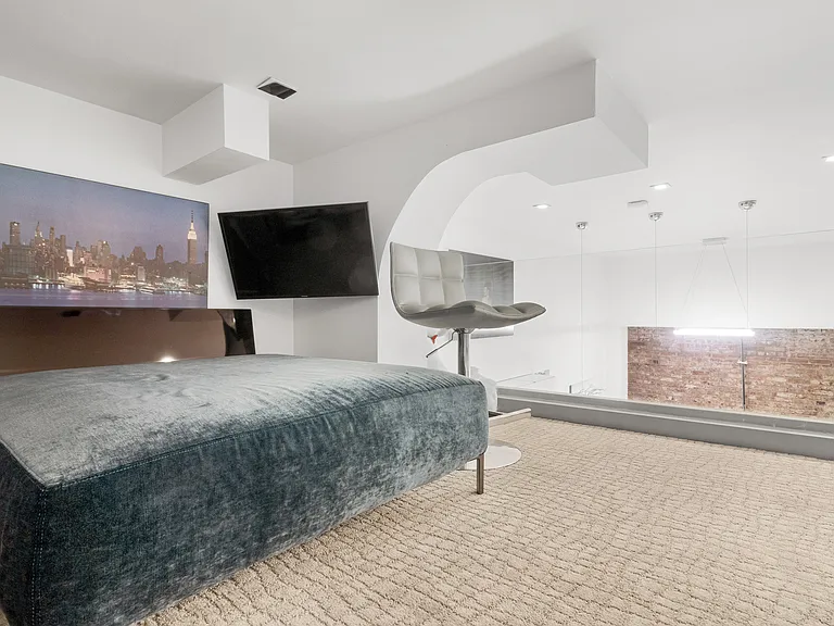 205 E 16th St #4C — Photo 10