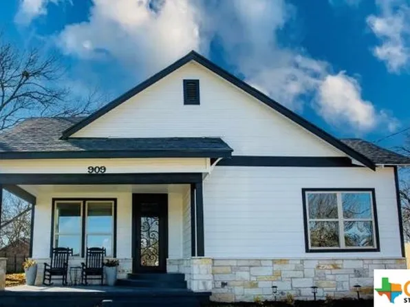 909 Trinity St, Lockhart, TX 78644