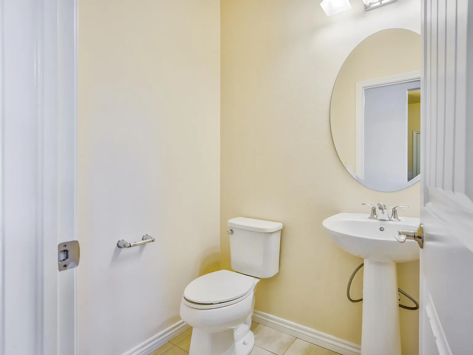 4 bed, 3.5 bath, 3600 sqft, $2,950 — Photo 2