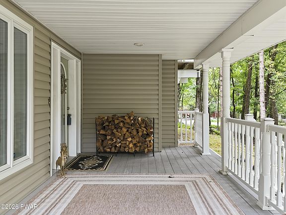 3rd image of 128 Gaskin Dr