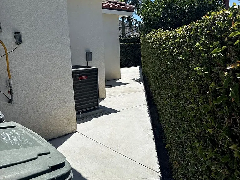 5272 Barcelona Cir — Photo 24