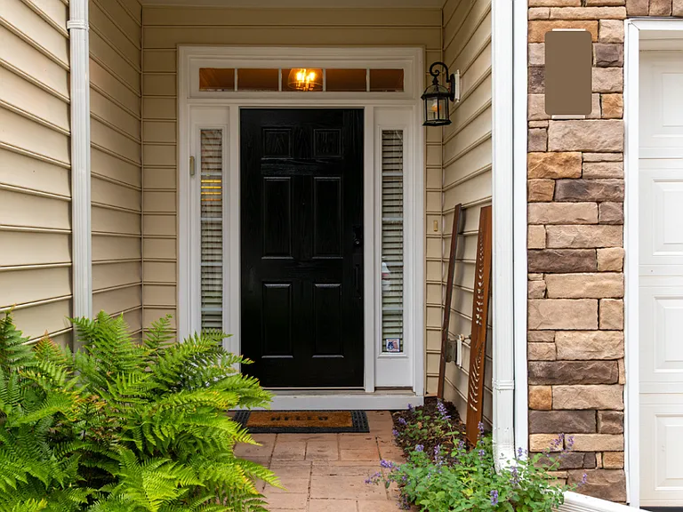 843 Swan Neck Ln — Photo 1