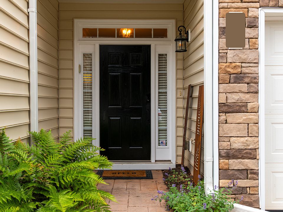 1st image of 843 Swan Neck Ln