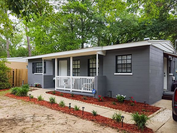 4th image of 3013 Fairview Dr