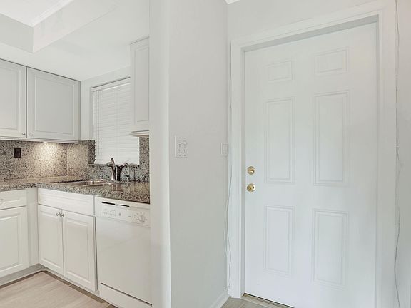 2nd image of 1332 Bayview Drive #303