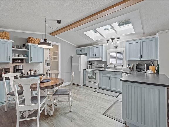 3rd image of 1555 Howe Rd #62