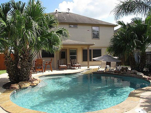 2nd image of 16919 Oaks Crossing Ln