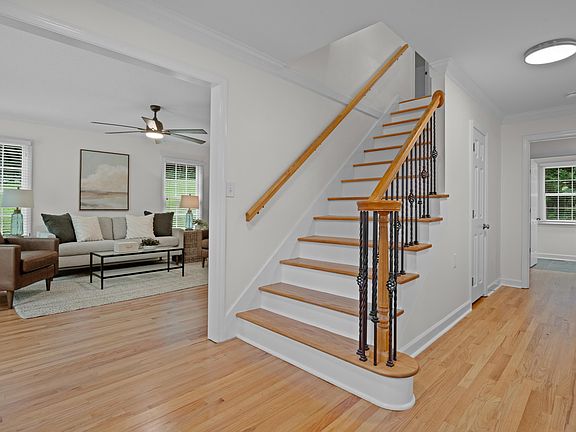 3rd image of 1033 River Hills Dr