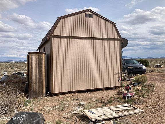 5th image of 218 E Oriole Dr