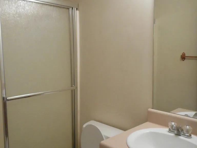 100 Fairfax Dr — Photo 6