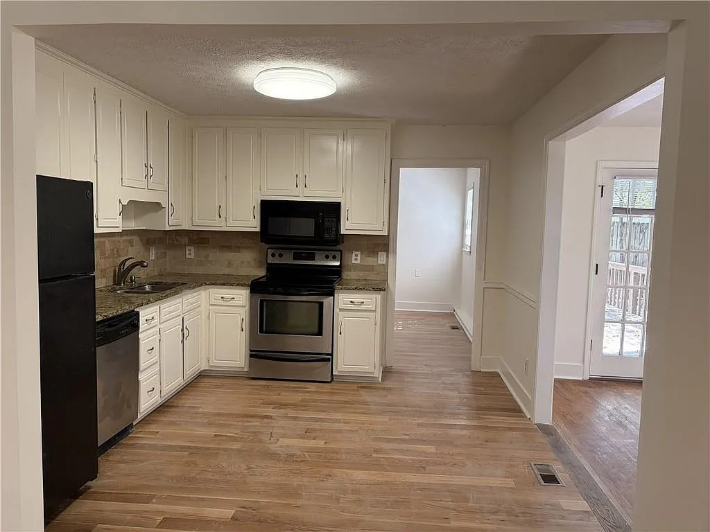 4 bed, 3.0 bath, 2097 sqft, $2,600 — Photo 4