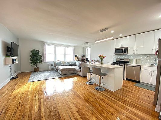 3rd image of 123-10 Ocean Promenade APT 5G
