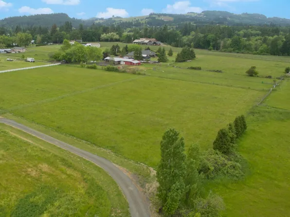 Greenleaf Dr, Newberg, OR 97132