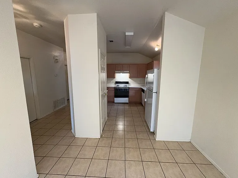 1604 Grey Fox Trl — Photo 4