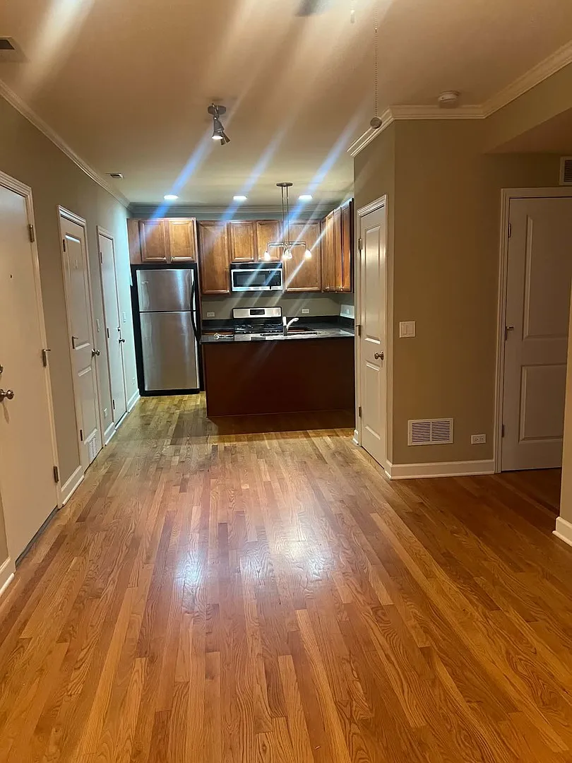 2 bed, 950 sqft, $2,000 — Photo 3