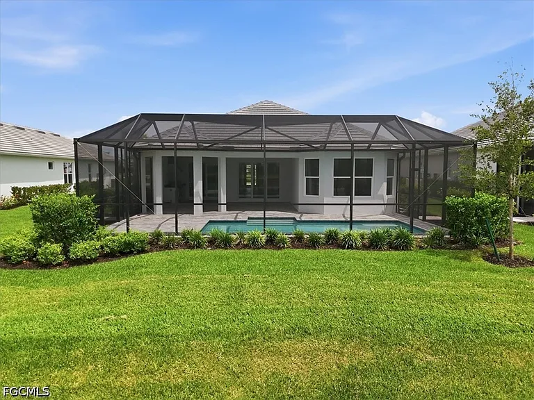 26801 Victoria Pl — Photo 44