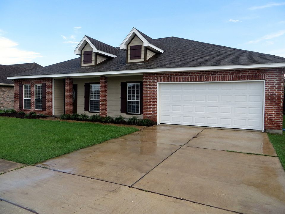Landscaped & Move In Ready