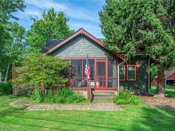 8424 Usher Rd, Olmsted Falls, OH 44138