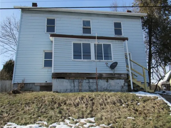 511 N 4th St, Youngwood, PA 15697