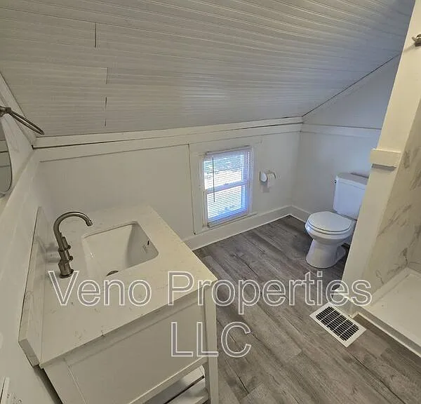 133 Bay St #A — Photo 23