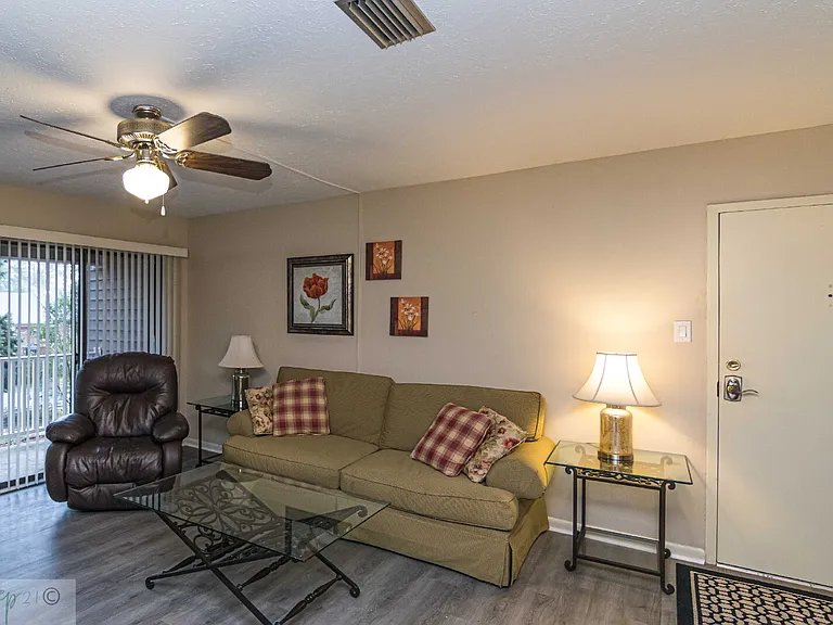 103 E Lockhaven Dr #E — Photo 6