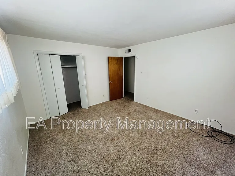 716 Dallas St NE — Photo 9