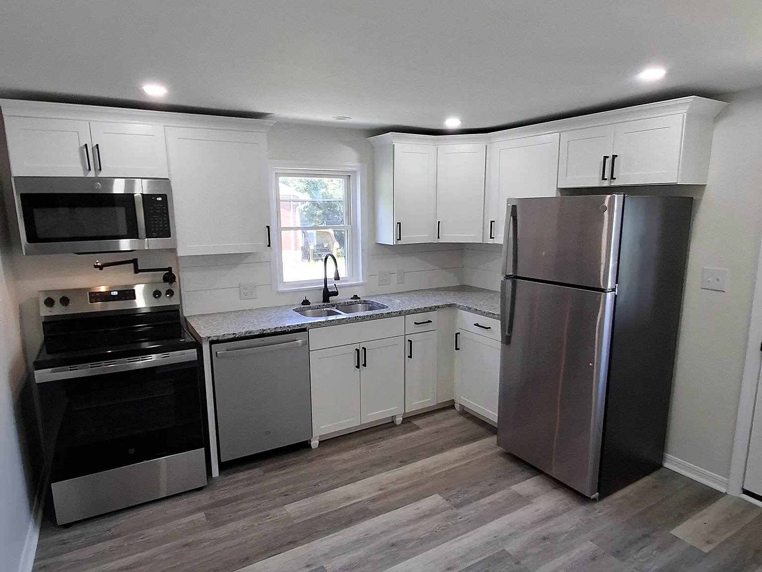 2 bed, 777 sqft, $1,295 — Photo 4