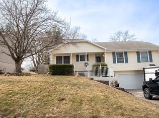 6206 Shamrock Ln, Country Club, MO 64505
