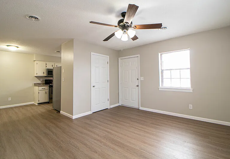 404-08 Thompsonville Ln — Photo 4