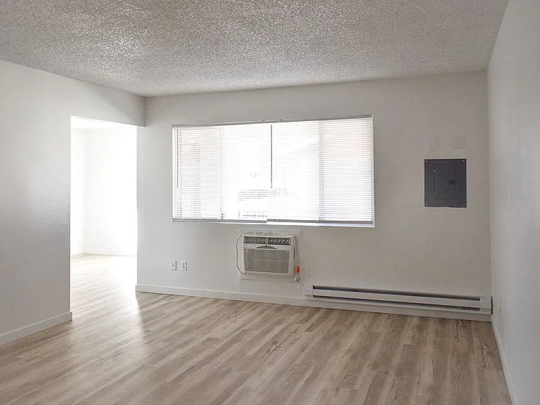 Kathy-Ann Apartments — Photo 11