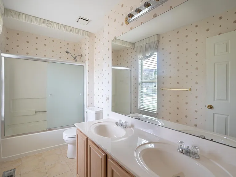 16944 Hickory Crest Dr — Photo 11