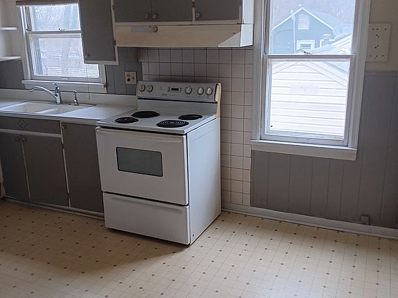 2nd image of 604 S Barrett Ave APT A