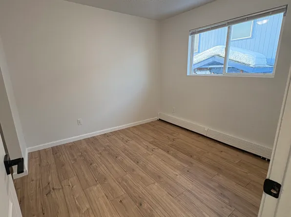 366 Flower St APT 3, Anchorage, AK 99508