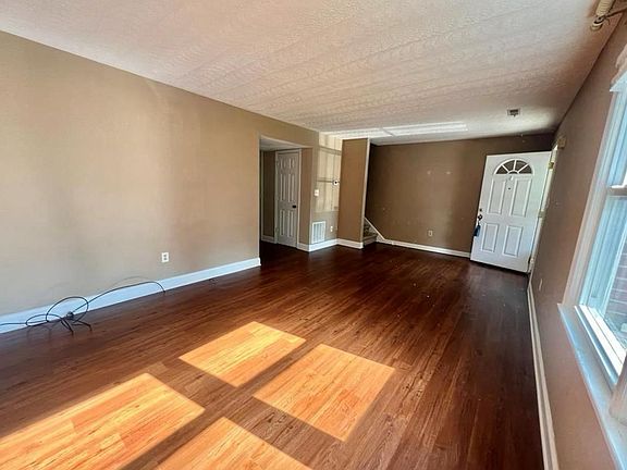 2nd image of 400 N Wood St