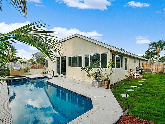 Home For Sale In HEATHERLAKE MEADOWS