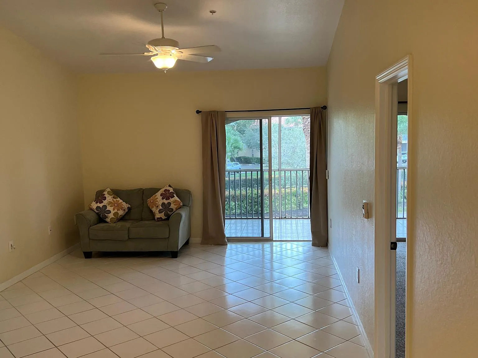 2 bed, 1080 sqft, $1,600 — Photo 2