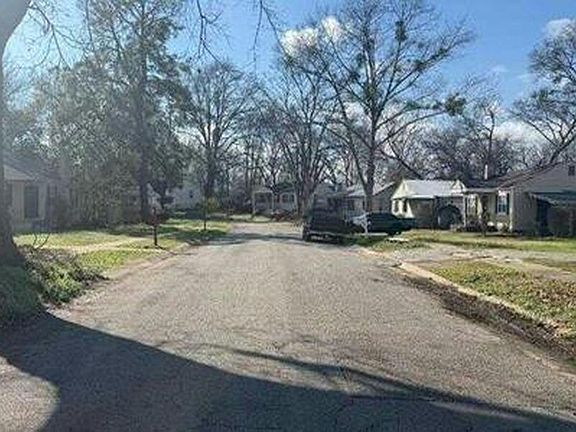 4th image of 609 39th Pl